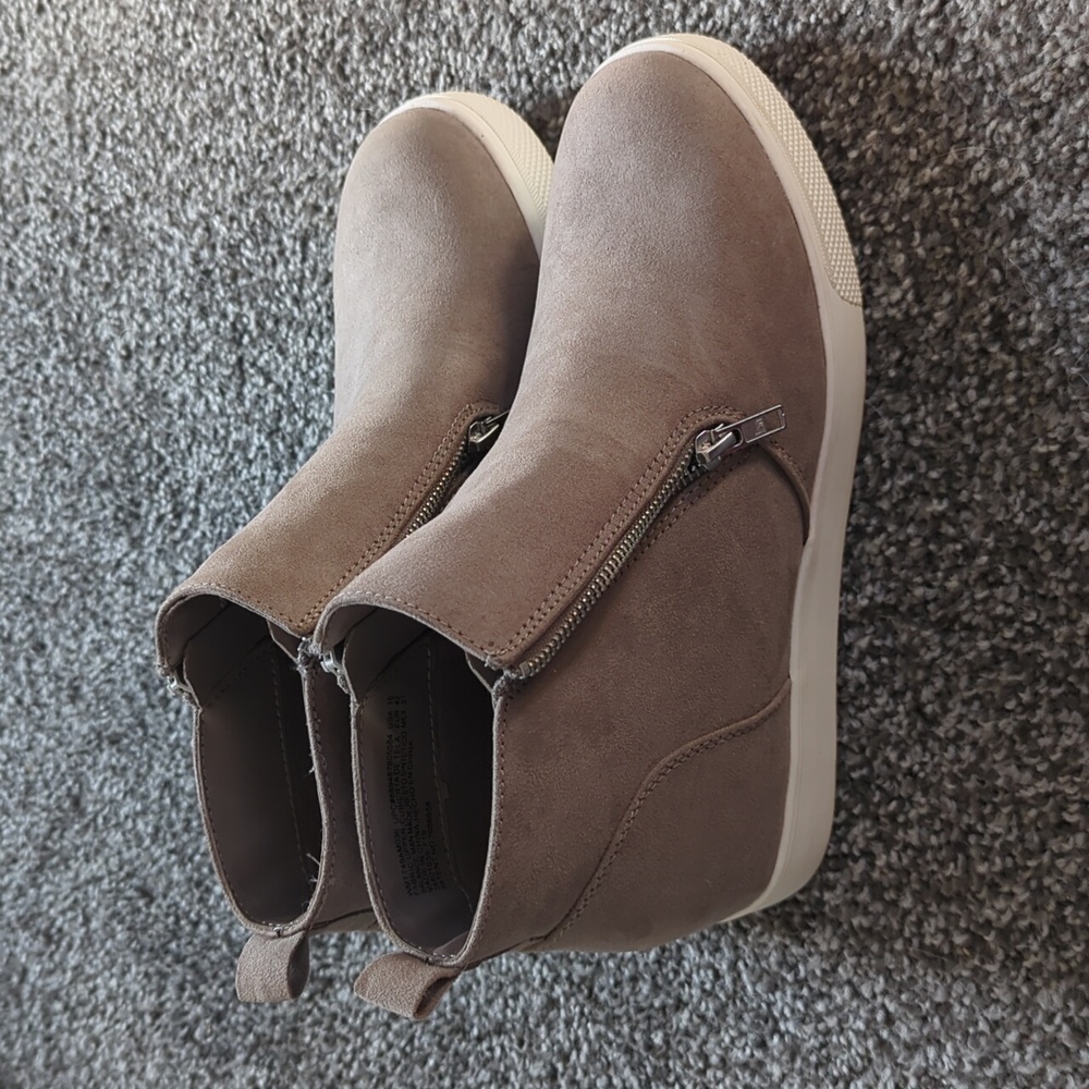Time and Tru Memory Foam Low Boot, Women's Size 10